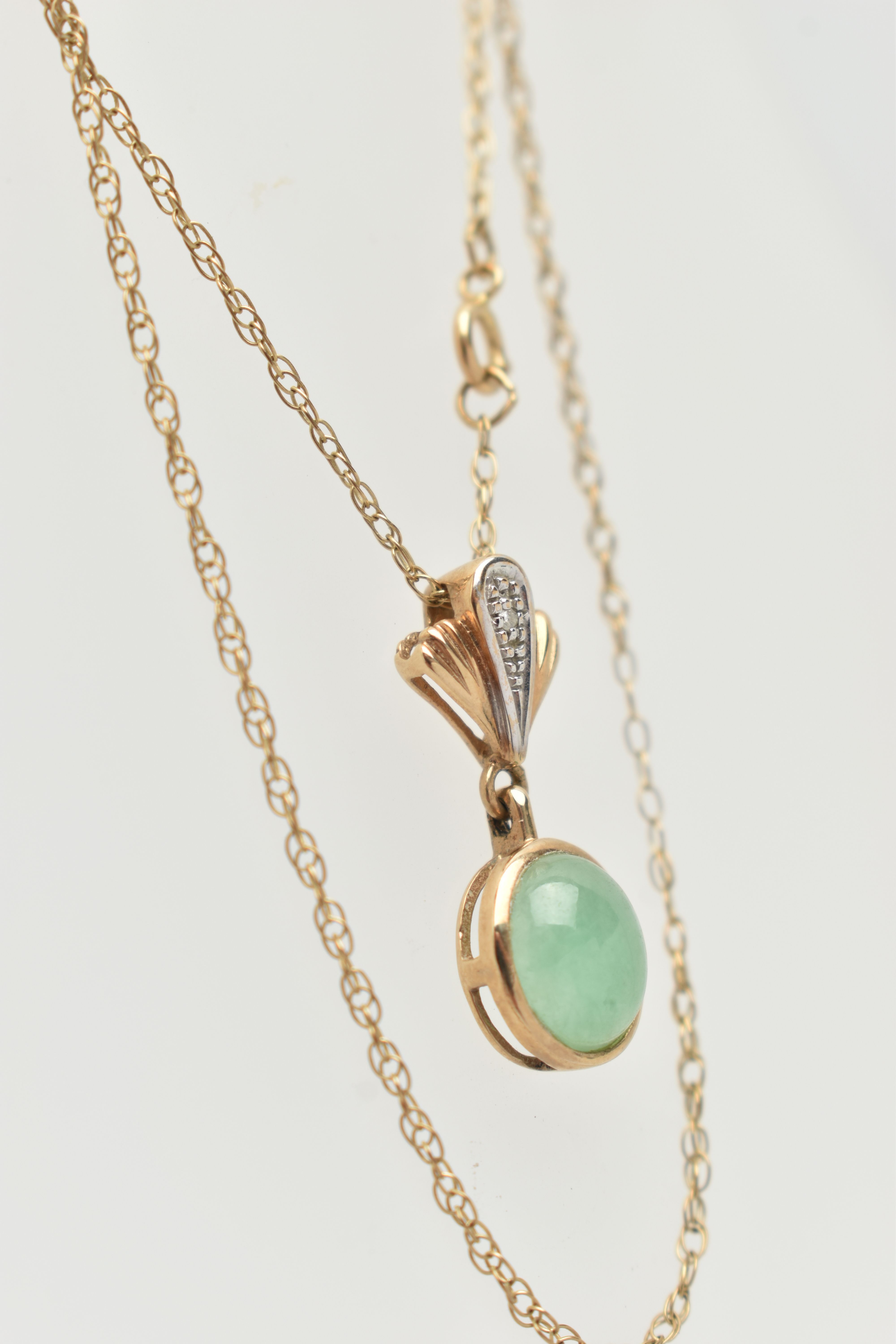 A YELLOW METAL GEMSET NECKLACE, an oval cabochon jade stone, collet set in yellow metal, leading - Image 3 of 4
