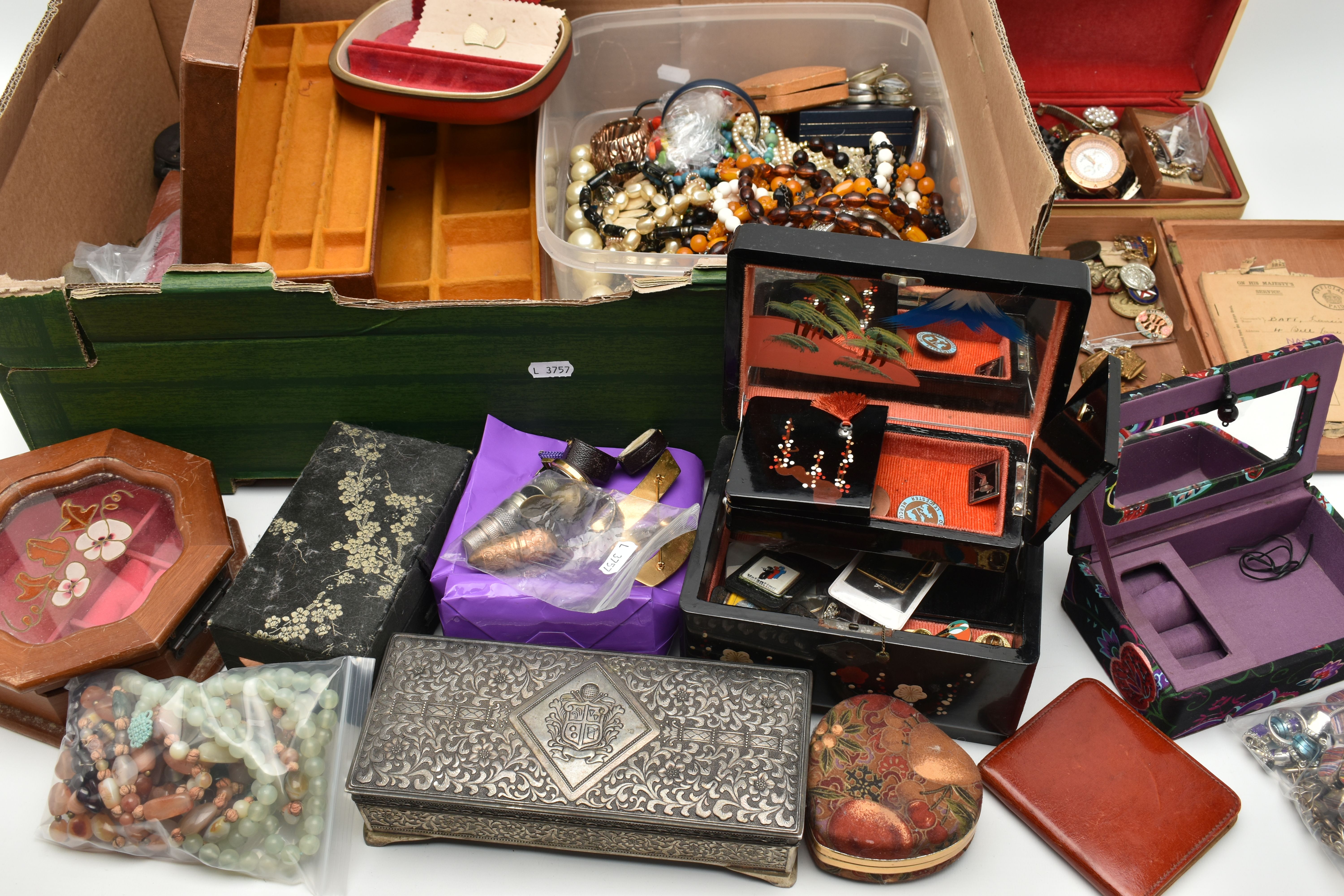 A BOX OF ASSORTED ITEMS, to include an early 20th century garnet brooch with a vacant glass panel to