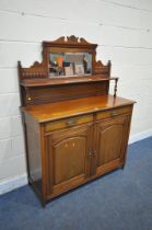 AN EDWARDIAN MAHOGANY MIRROR BACK SIDEBOARD, the raised back with a bevelled mirror and a single