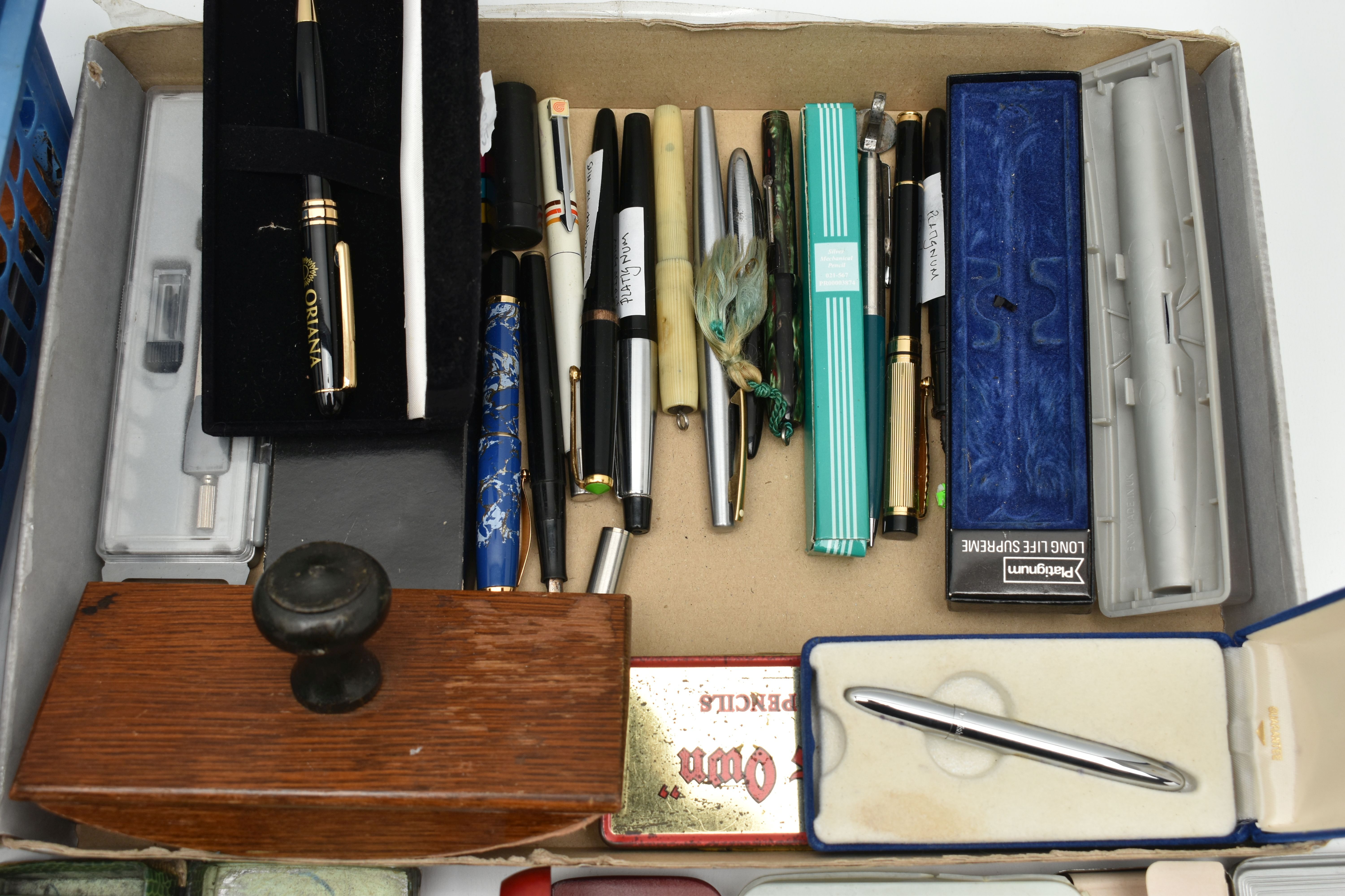 A BOX OF ASSORTED PENS AND PENCILS, two unopened boxed 'Parker' ball point pens, a pair of boxed ' - Image 6 of 6