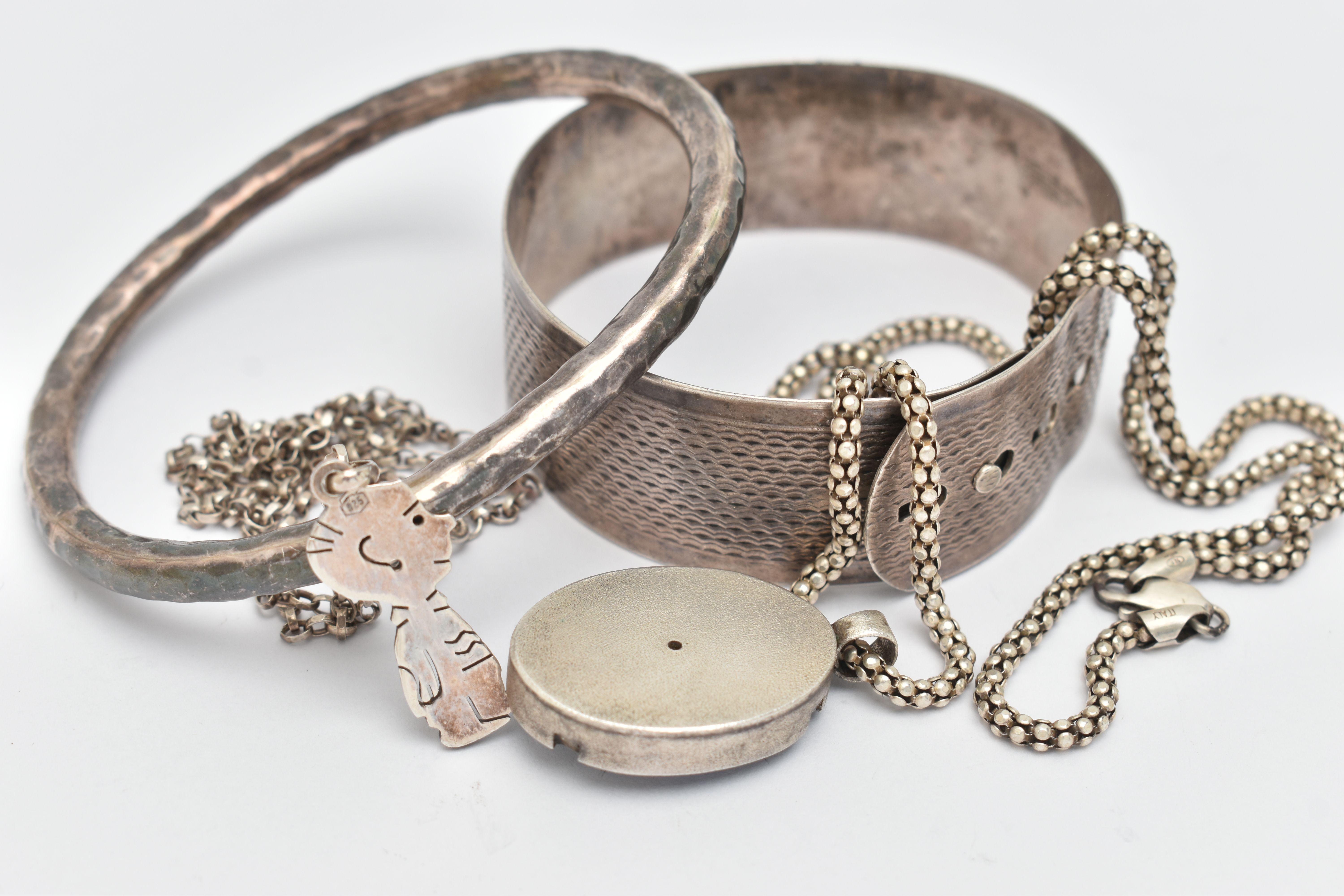 FOUR ITEMS OF JEWELLERY, to include a silver wide engine turned pattern belt designed bangle, - Image 3 of 3