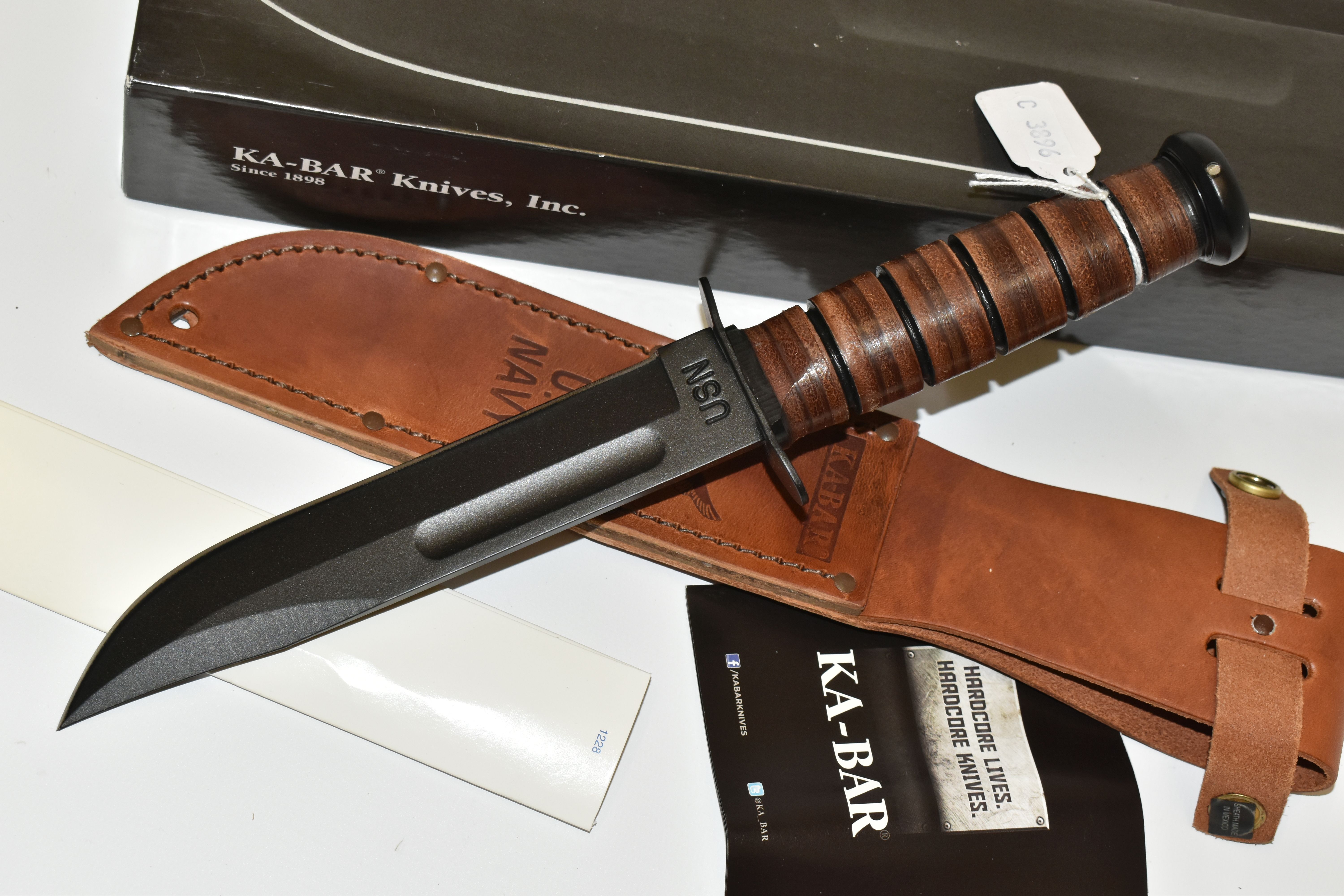 A BOXED KA-BAR US ARMY STYLE KNIFE, etched 'Operation Iraqi Freedom' blade 7'' / 18cm blade, - Image 3 of 4