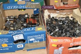 A QUANTITY OF ASSORTED MAINLY UNBOXED VALVES, assorted sizes, manufacturers to include Cossor, R.C.