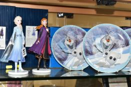 FROZEN: TWO BOXED DISNEY SHOWCASE COLLECTION FIGURES AND FOUR DISNEY ENCHANTING COLLECTION WALL
