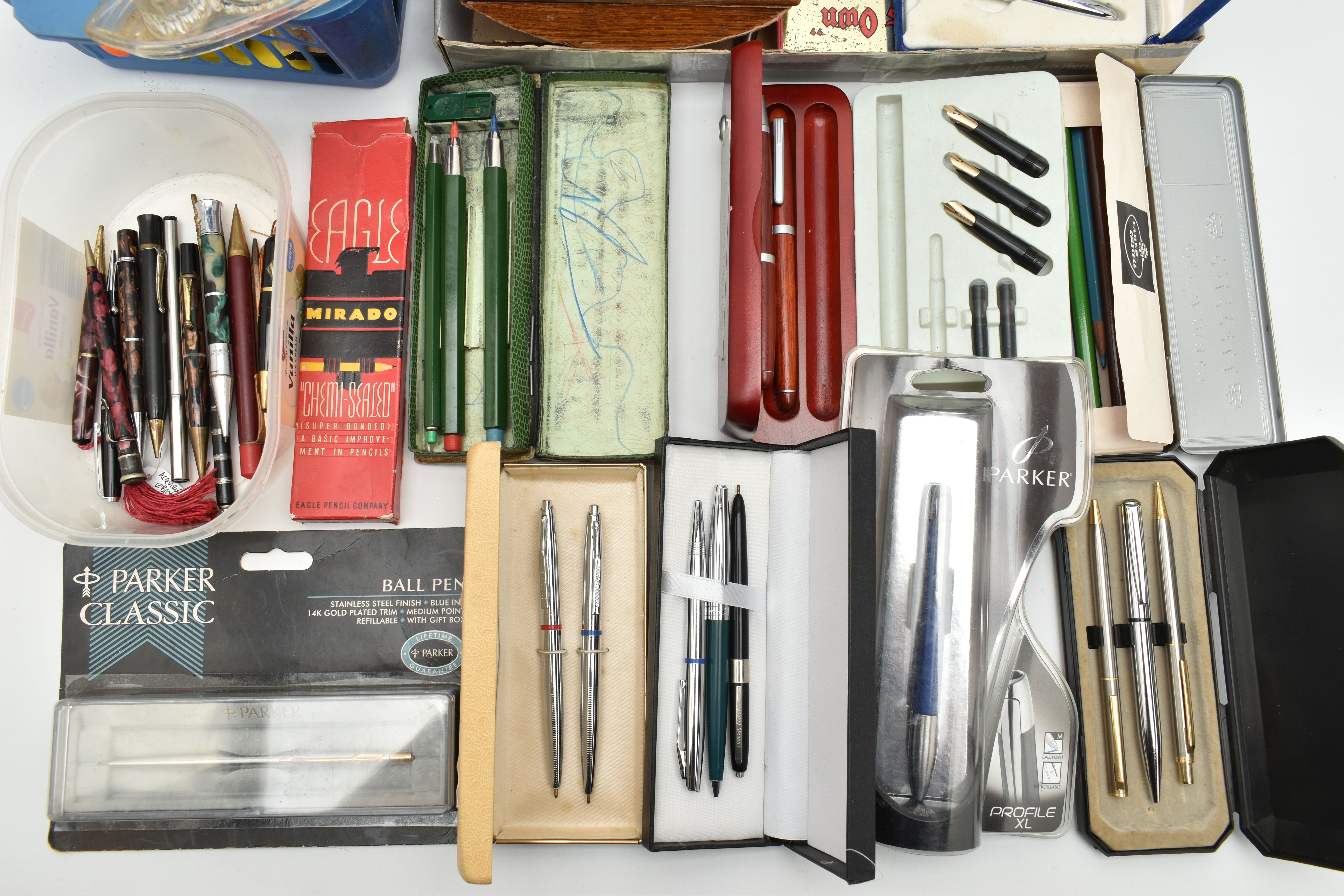 A BOX OF ASSORTED PENS AND PENCILS, two unopened boxed 'Parker' ball point pens, a pair of boxed ' - Image 3 of 6