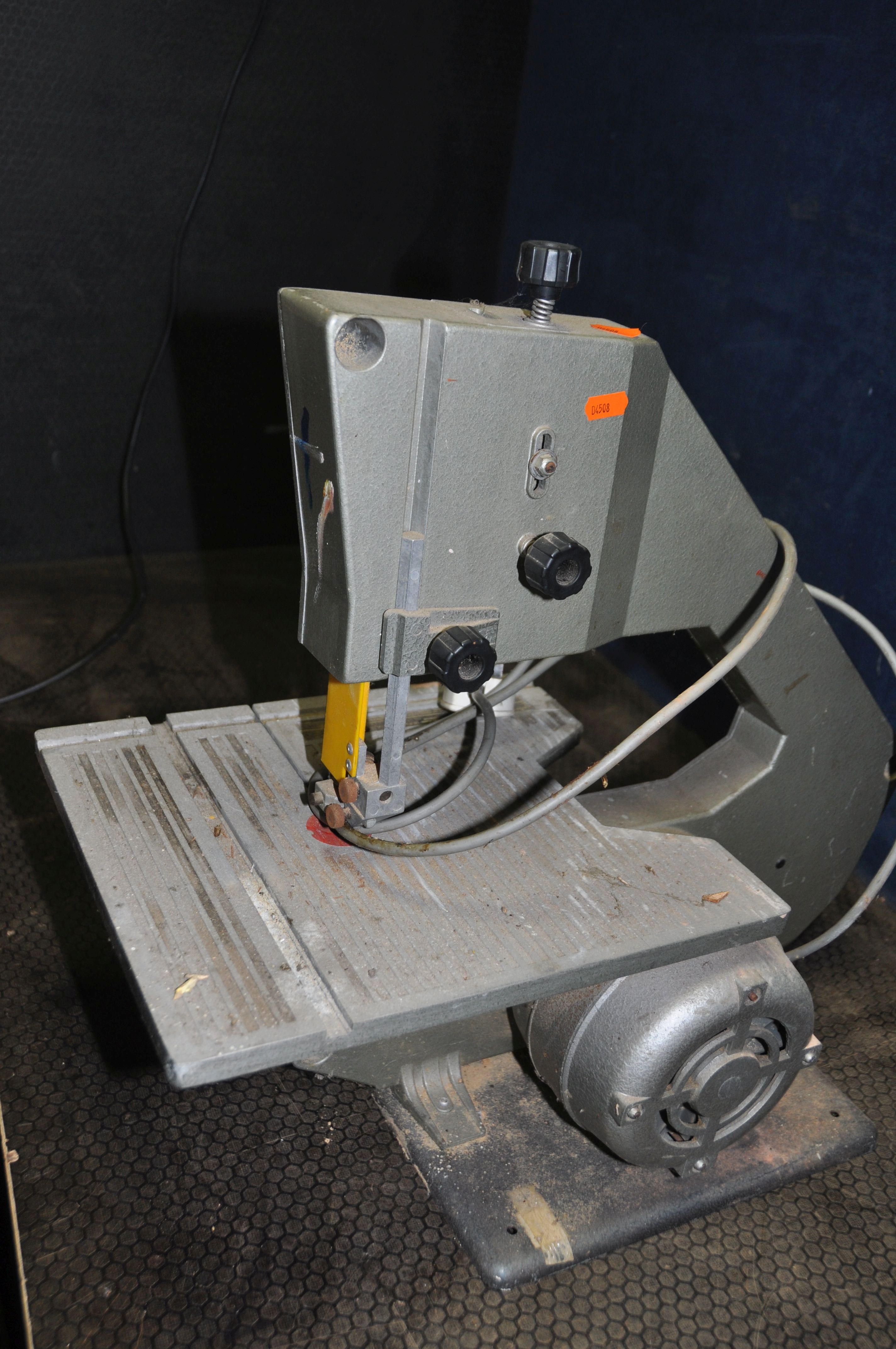 A VINTAGE BURGESS BK2 BAND SAW with 12in throat (PAT pass and working) - Image 2 of 2