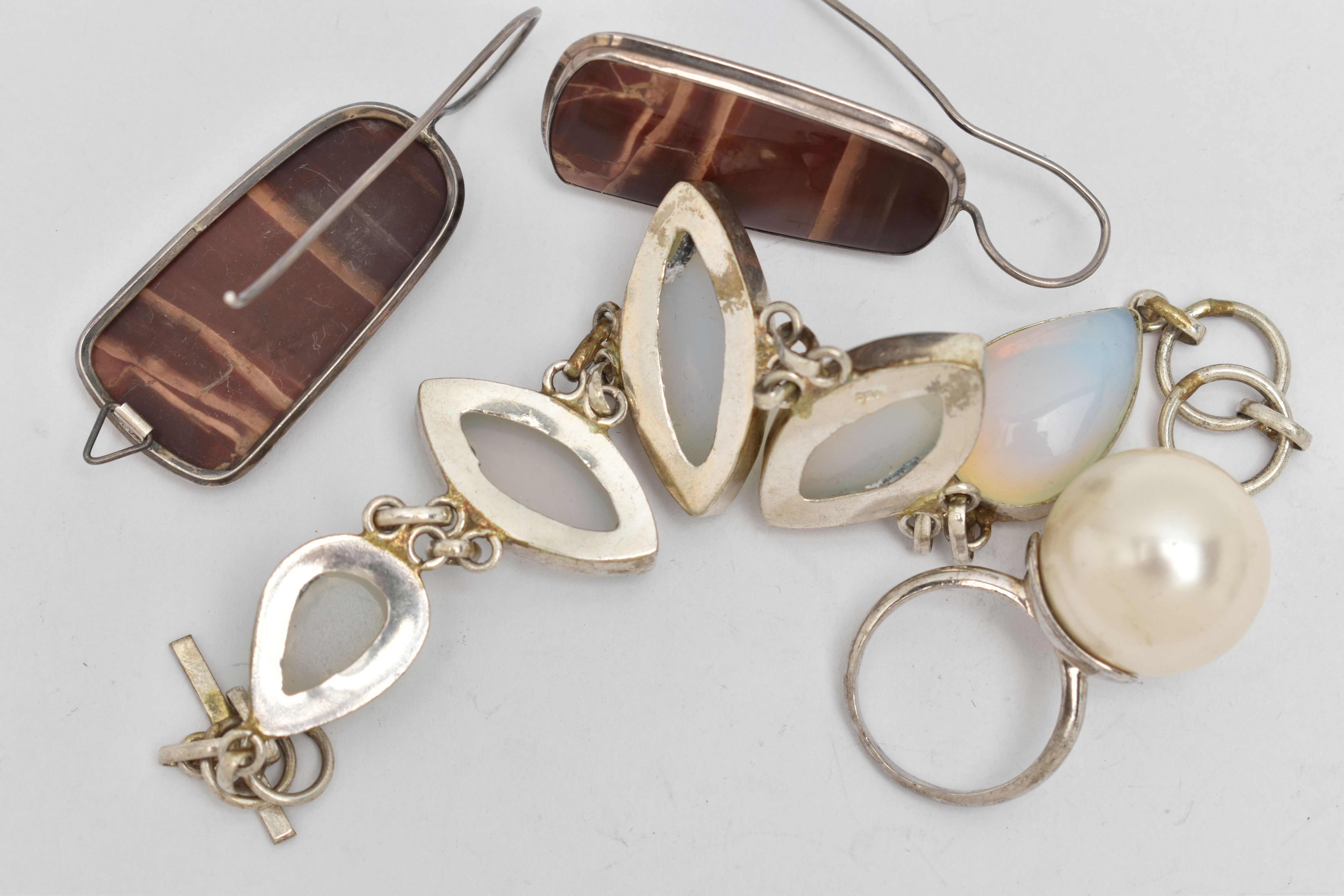 A SMALL ASSORTMENT OF JEWELLERY, to include a large white metal and gem set bracelet, fitted with - Image 2 of 2