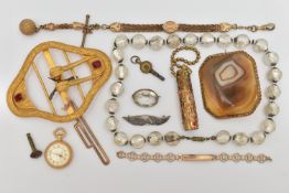 A BAG OF ASSORTED ITEMS, to include a yellow and white metal sweetheart brooch in the form of a