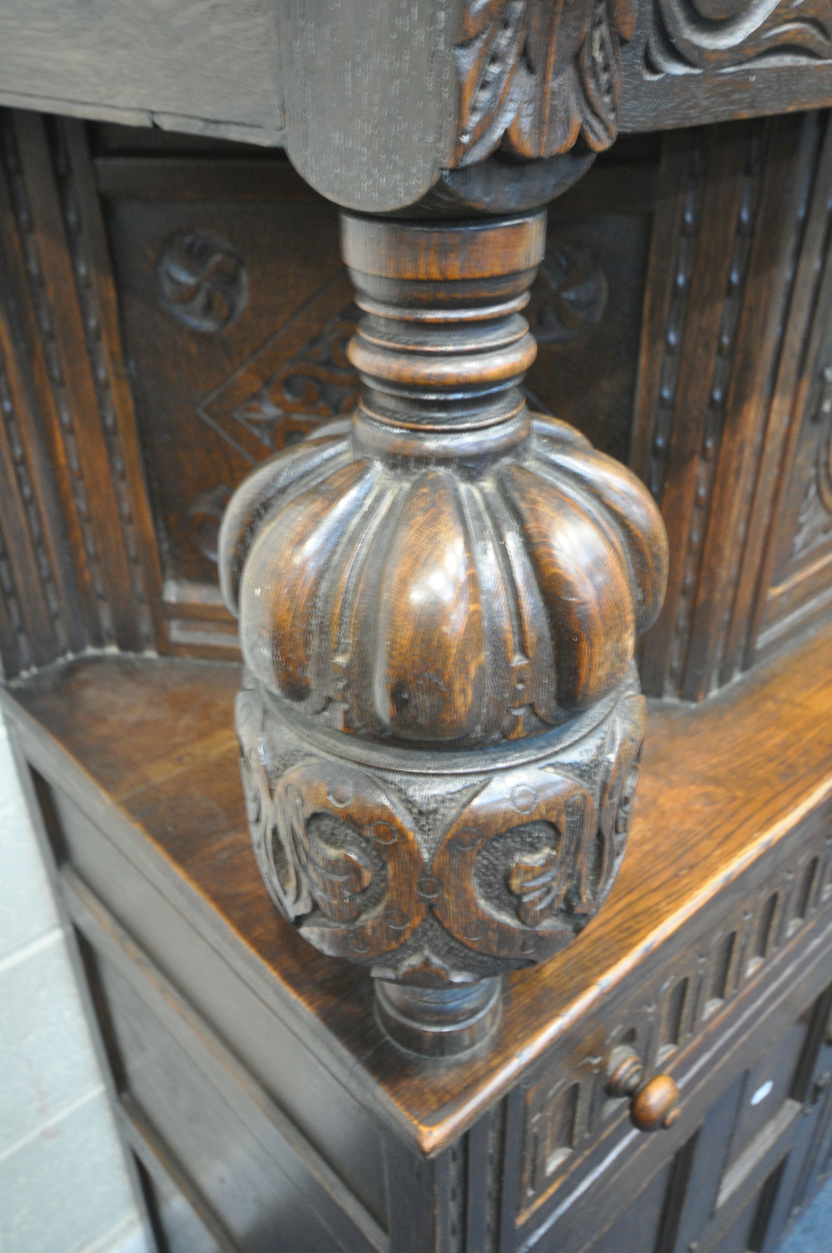 A 20TH CENTURY OAK COURT CUPBOARD, the top with a single cupboard door, scrolled and foliate - Image 7 of 7