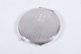 A SILVER COMPACT, of circular outline with engine turned decoration and central banded detail with