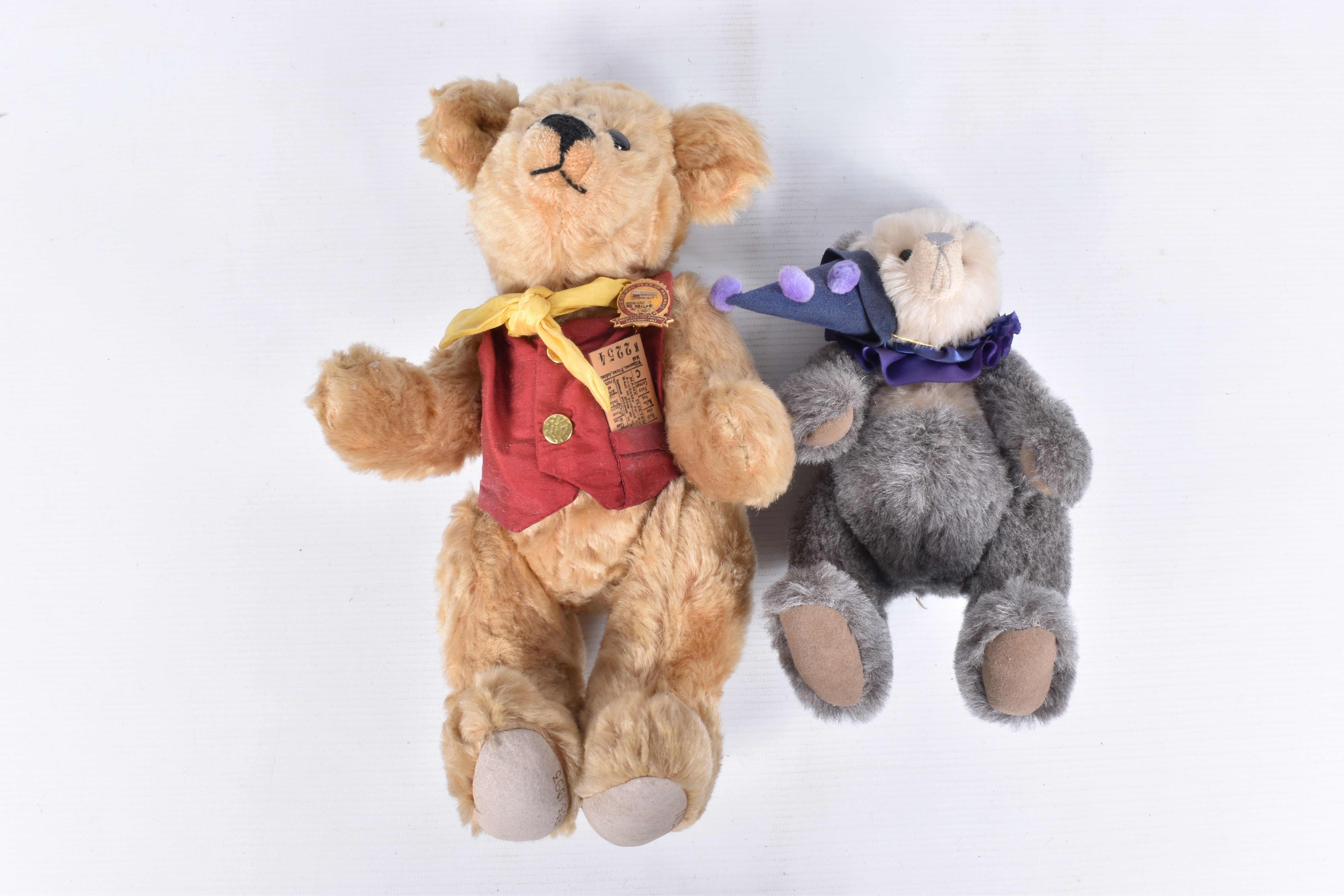 A QUANTITY OF MODERN TEDDY BEARS AND SOFT TOYS, to include the Cotswold Bear Co. and Bedford - Image 5 of 9