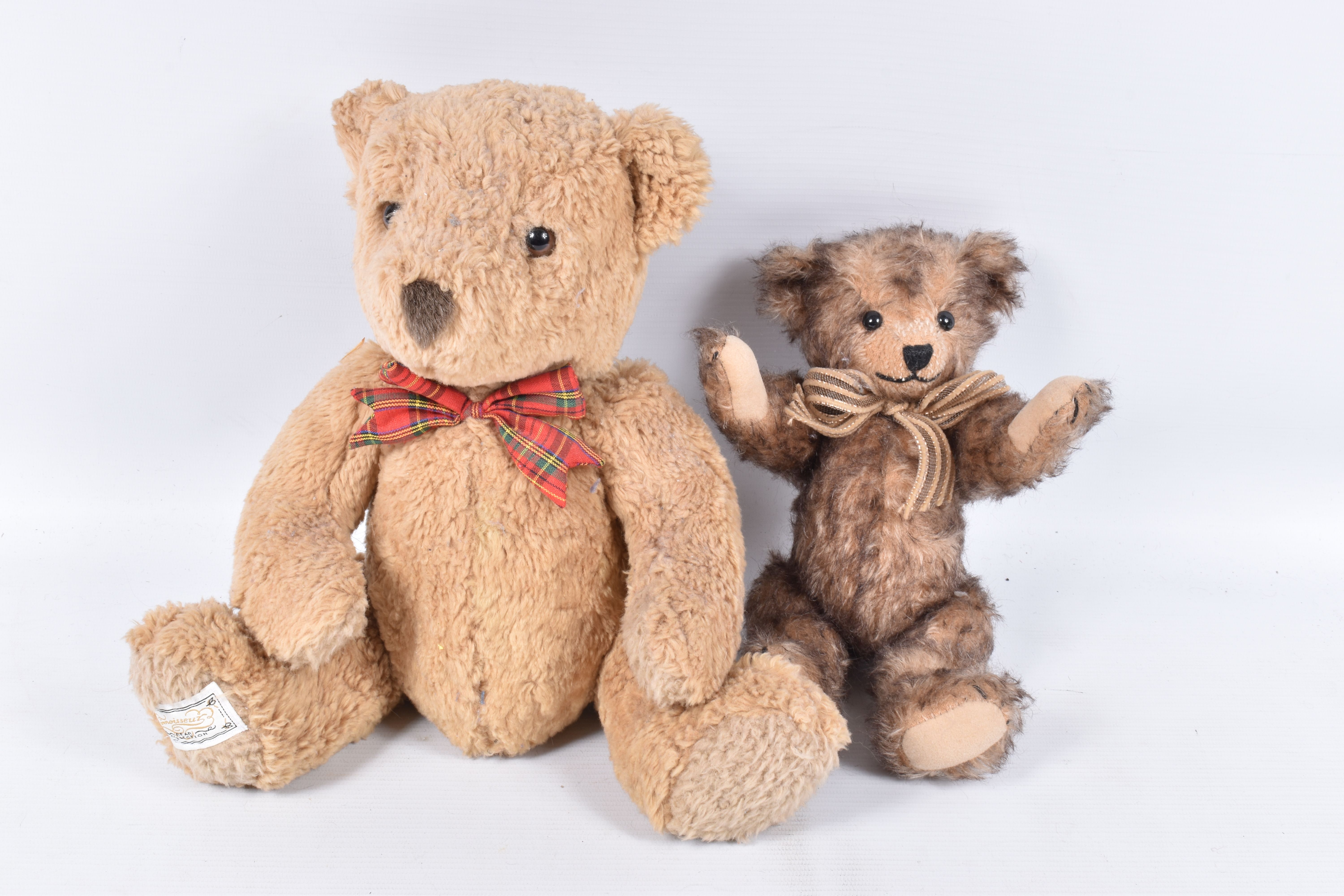 A QUANTITY OF MODERN TEDDY BEARS AND SOFT TOYS, to include the Cotswold Bear Co. and Bedford - Image 7 of 9