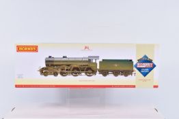 A BOXED OO GAUGE HORNBY LIMITED EDITION RAILWAY MODEL, B17 Class, Ex-LNER 4-6-0 , no. 61662 '