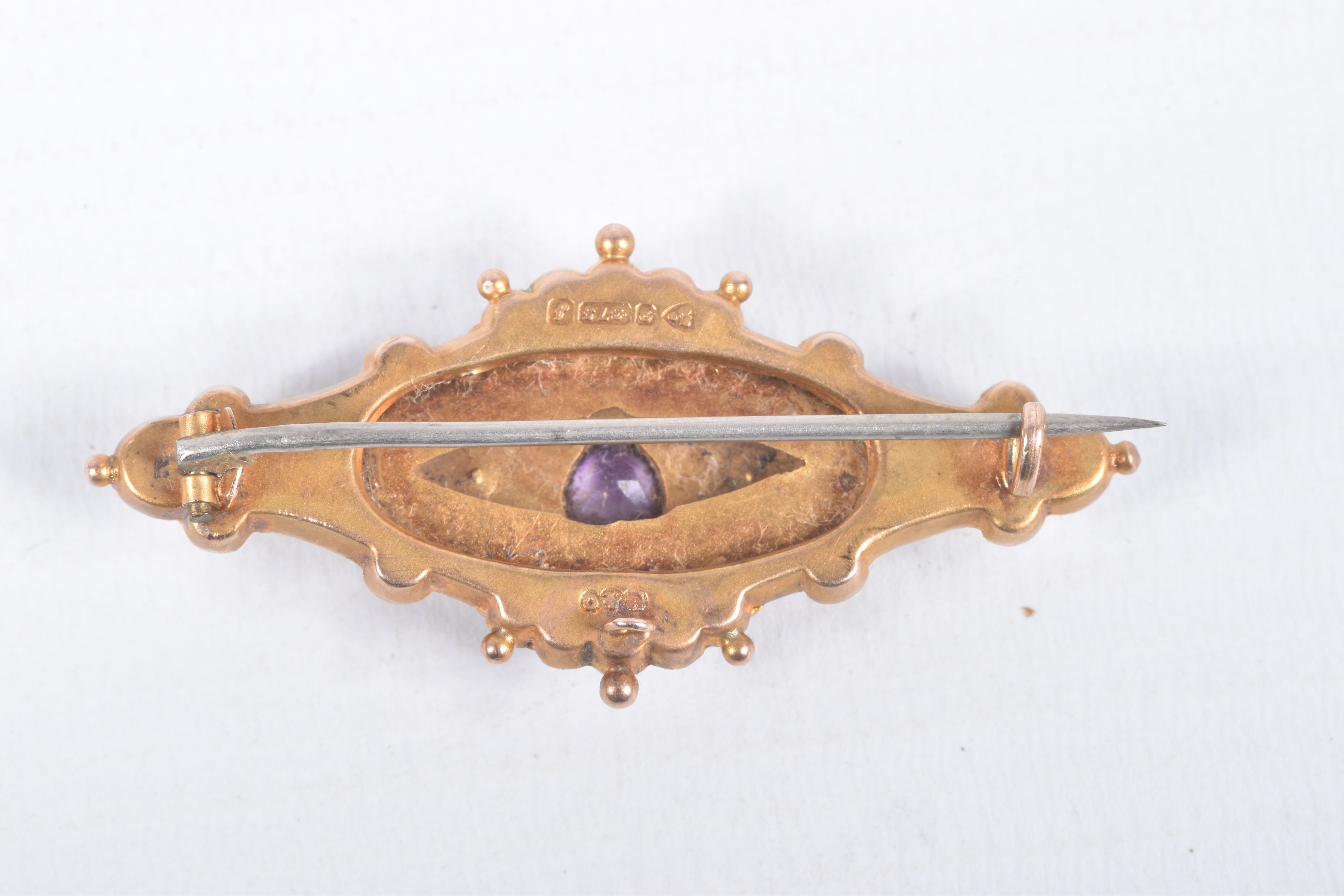AN EARLY 20TH CENTURY 9CT GOLD GEM SET BROOCH, set with a central heart cut amethyst, flanked with - Image 2 of 2