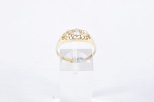 A YELLOW METAL THREE STONE DIAMOND RING, set with three old cut diamonds, estimated total diamond