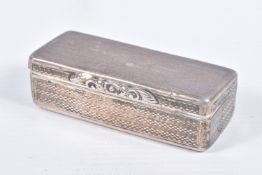 AN EARLY VICTORIAN NATHANIEL MILLS SILVER SNUFF BOX, the rectangular shape with engine turned banded