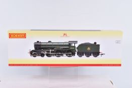 A BOXED OO GAUGE HORNBY RAILWAY MODEL EARLY BR B17-6 4-6-0 CLASS, no. 61646 'Gilwell Park', in BR