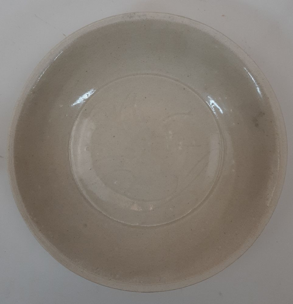 Two Chinese Song-style vessels, 20th century, comprising a carved plate in Qingbai-style glaze, 17. - Image 2 of 3