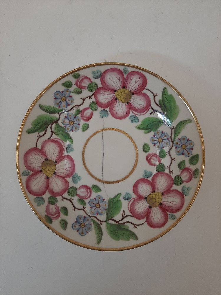 A quantity of British porcelain plates and saucers, 19th / 20th centuries, various factories - Image 15 of 19