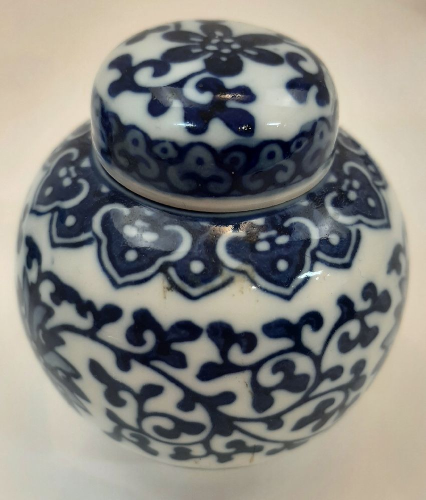A collection of Chinese objects, 19th-20th century, comprising of two small blue and white jars - Image 4 of 9