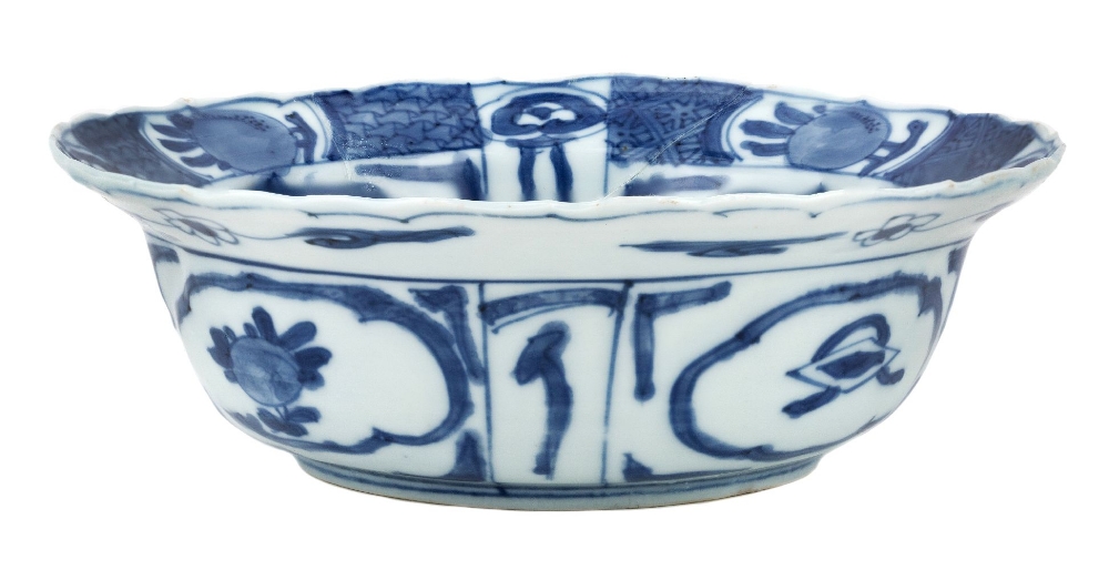 A Chinese blue and white 'Kraak' foliate rim bowl, Wanli period, standing on a short foot rising