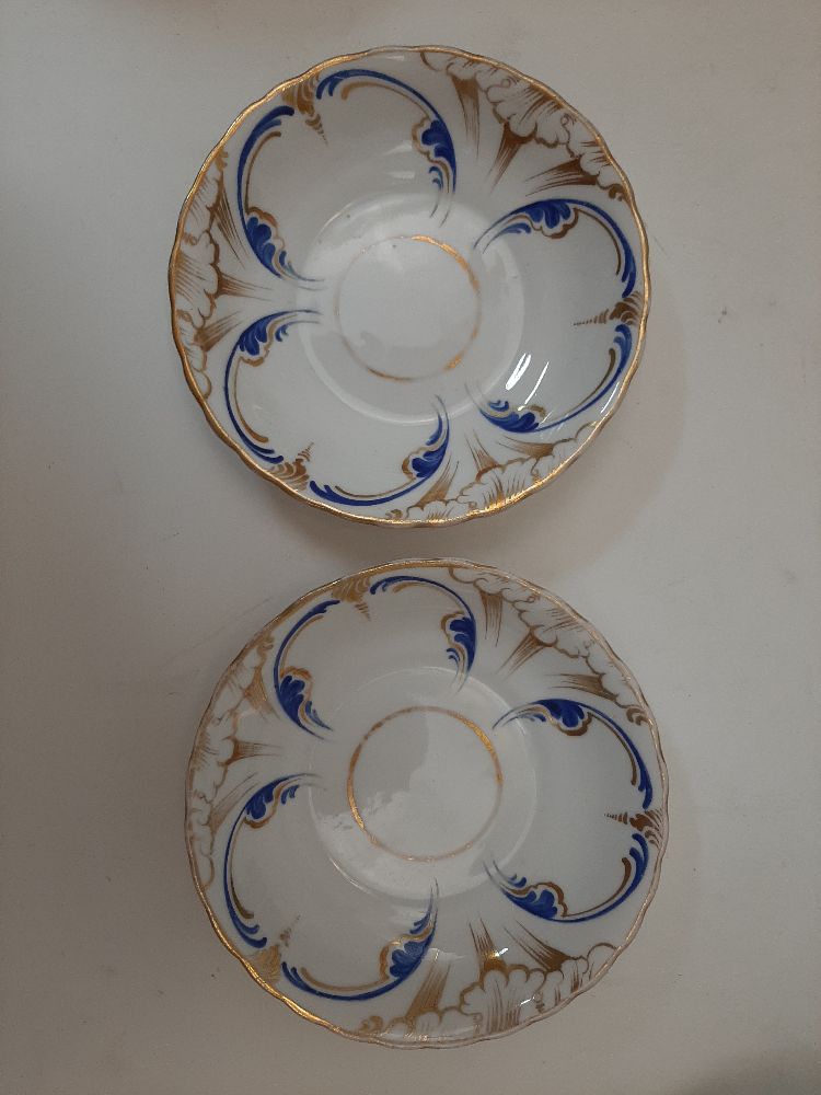 A quantity of British porcelain plates and saucers, 19th / 20th centuries, various factories - Image 16 of 19