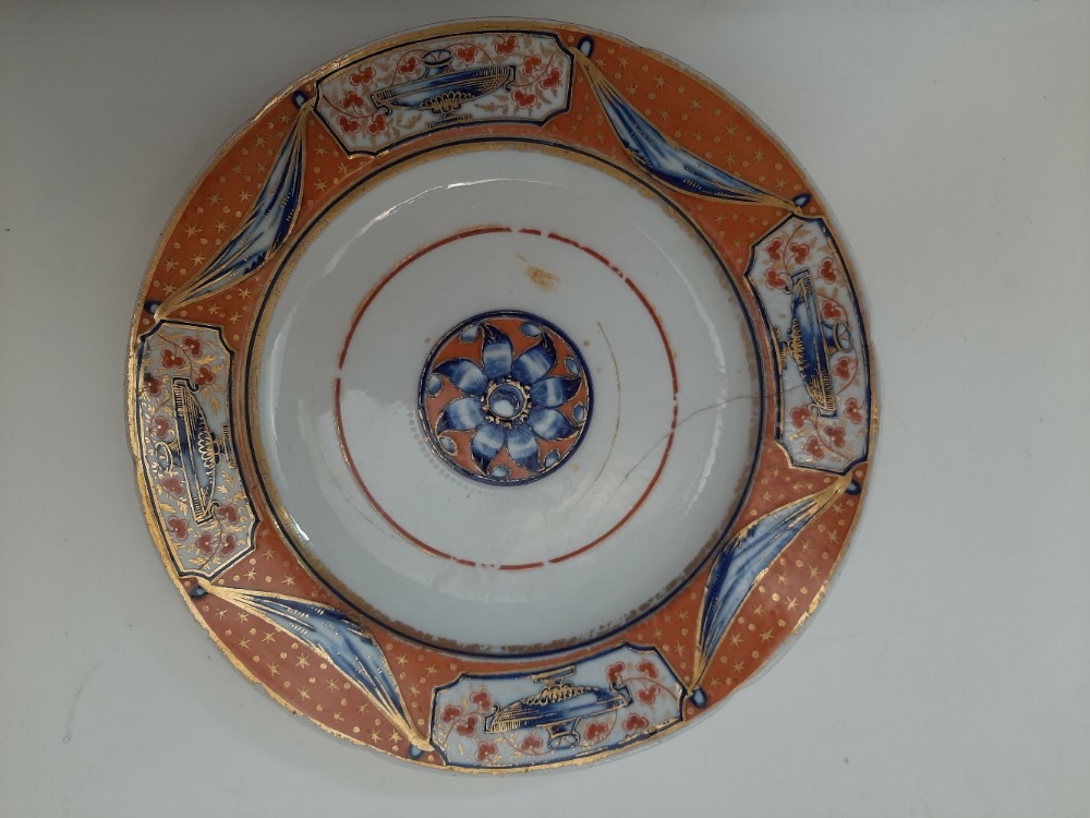 A quantity of British porcelain plates and saucers, 19th / 20th centuries, various factories - Image 5 of 19