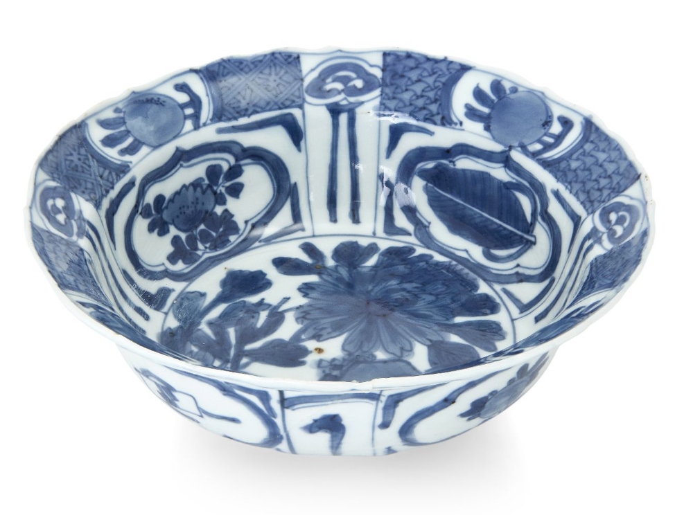 A Chinese blue and white 'Kraak' foliate rim bowl, Wanli period, standing on a short foot rising - Image 2 of 2