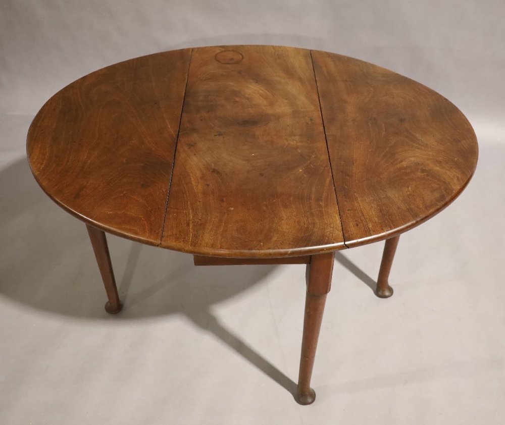 A George III mahogany drop leaf table, circa 1770, the oval top raised on square block and - Image 3 of 3