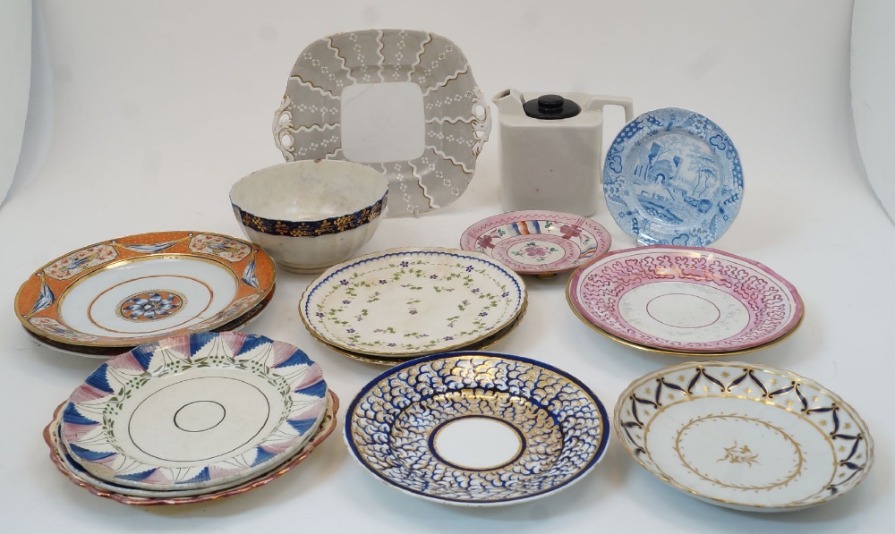 A quantity of British porcelain plates and saucers, 19th / 20th centuries, various factories - Image 12 of 19