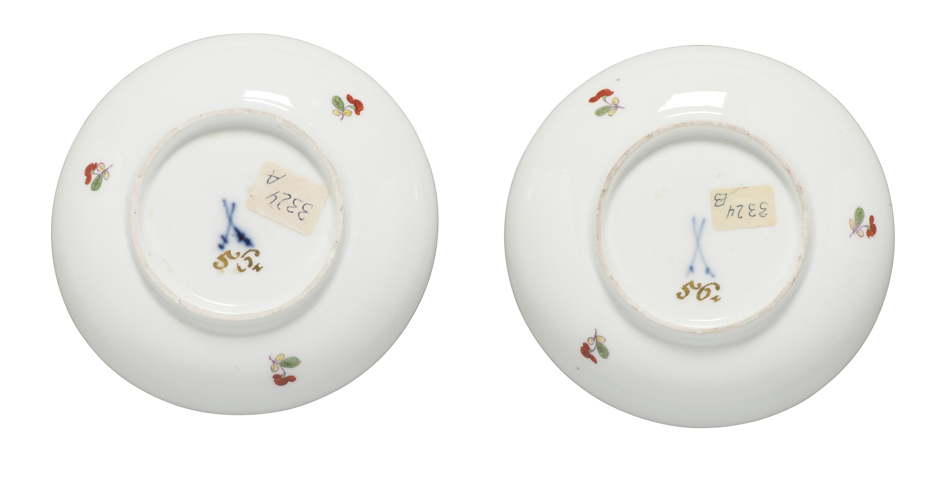 A pair of Meissen porcelain tea bowls and saucers, circa 1735, blue crossed swords marks, Drehers... - Image 6 of 6