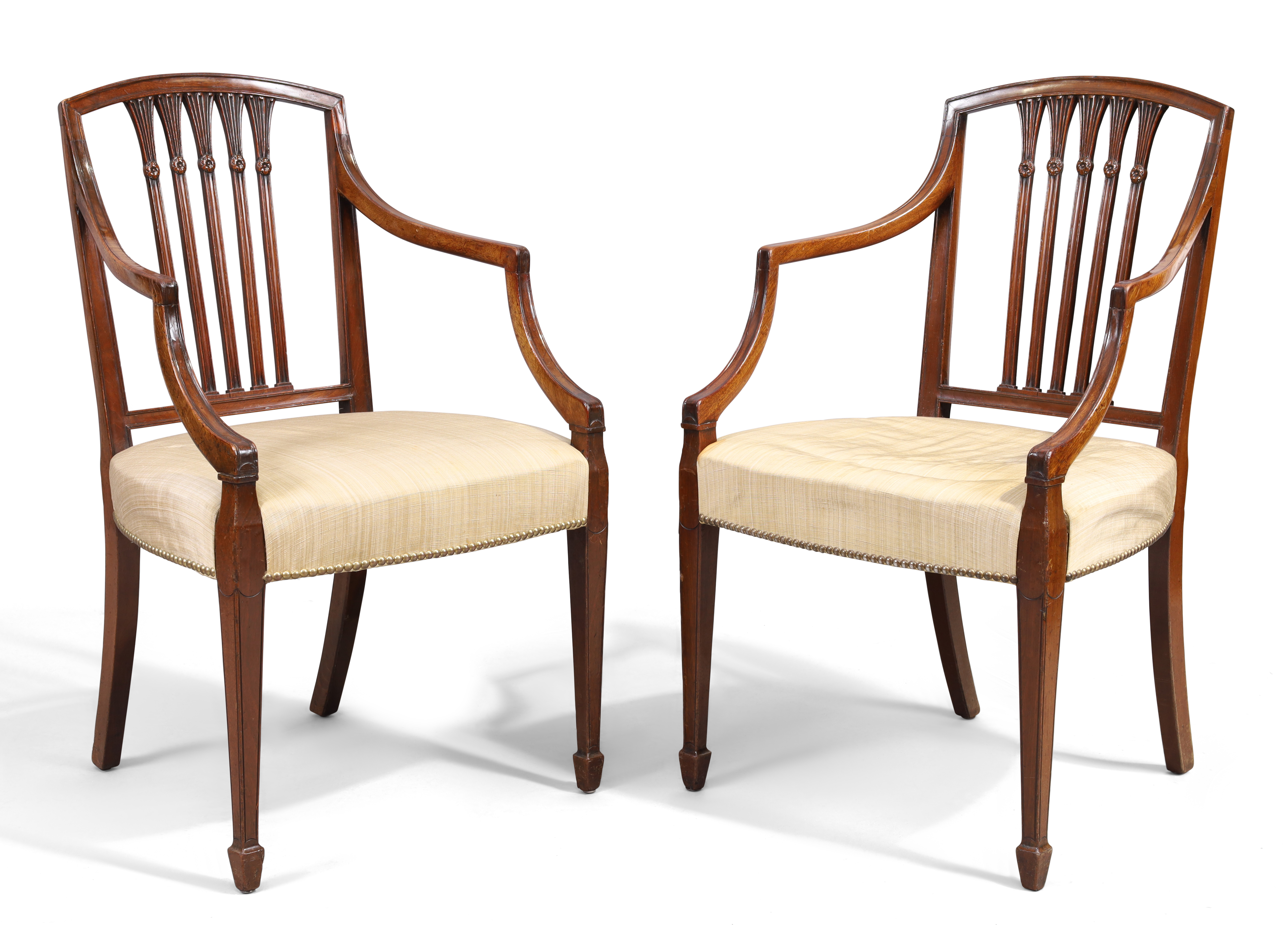 A set of twelve George III Hepplewhite style mahogany dining chairs - Image 3 of 4