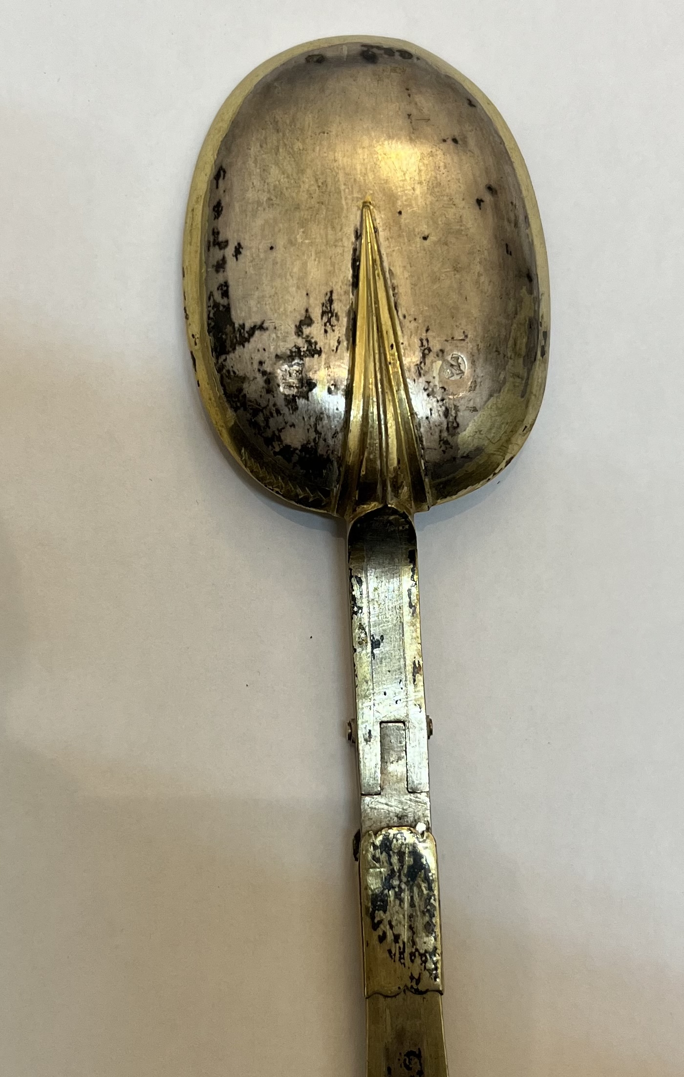 A German parcel-gilt travelling knife, fork and folding trefid spoon, possibly Nuremberg, 17th ce... - Image 2 of 6