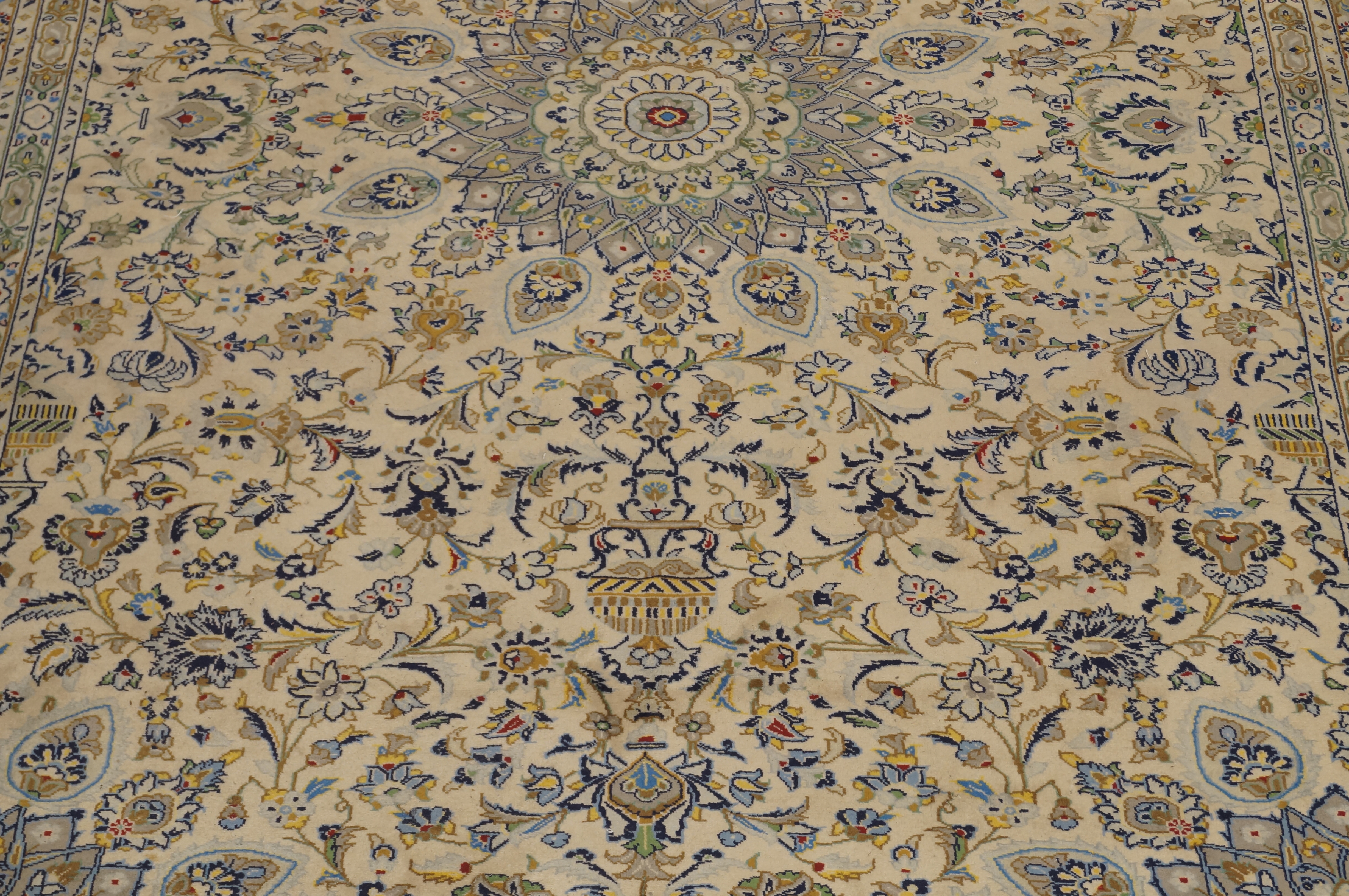 A Persian Kashan carpet - Image 3 of 4