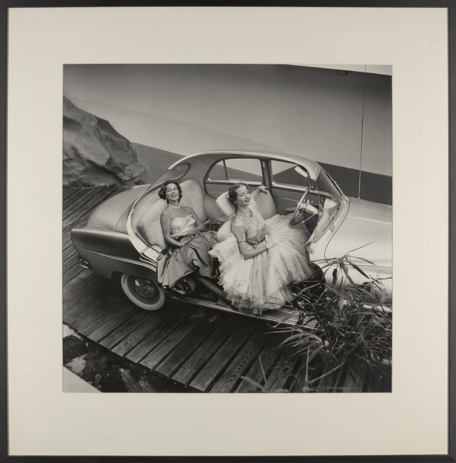 Thurston Hopkins, British 1913-2014,  Simca Aronde, 1956;   gelatine silver print,  image 70 x ... - Bild 2 aus 2