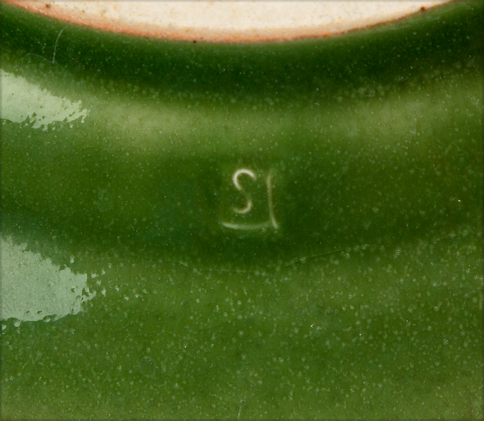 Rupert Spira (b.1960) Six plates; three tenmoku brown, two red, one green, circa 1990s Glazed st... - Image 2 of 2
