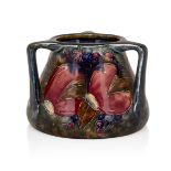 William Moorcroft (1872-1945) Pomegranate tyg, 1916-1918 Glazed earthenware Underside impressed ...