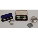 A group of silver, comprising: a Victorian vanity box, London, 1898, Drew & Sons (Samuel Summers ...