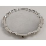 A silver salver, James Dixon & Sons, Sheffield, 1946, with scalloped rim, on four scroll feet, 25...