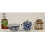 A mixed group of Asian porcelain, 19th / 20th centuries, to include: a Chinese blue and white cho...