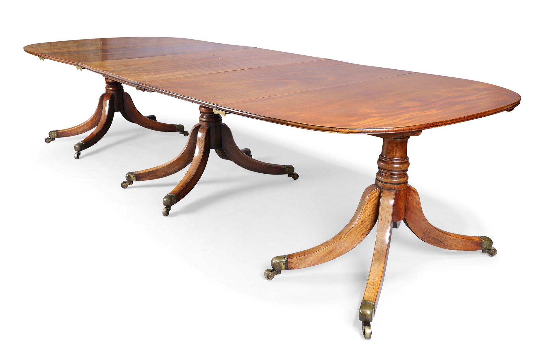A George III mahogany dining table, last quarter 18th century, the three pedestals with turned co... - Bild 2 aus 4