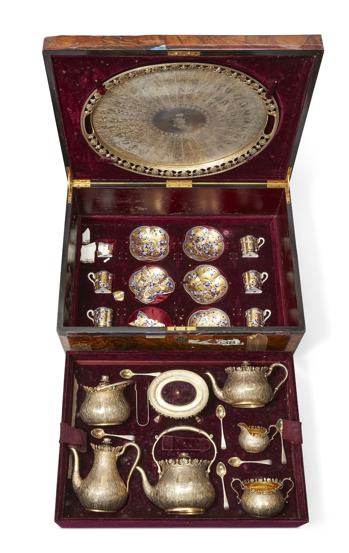 A Victorian silver gilt tea service in velvet-lined wooden chest, London, 1882, Martin, Hall & Co... - Bild 2 aus 2