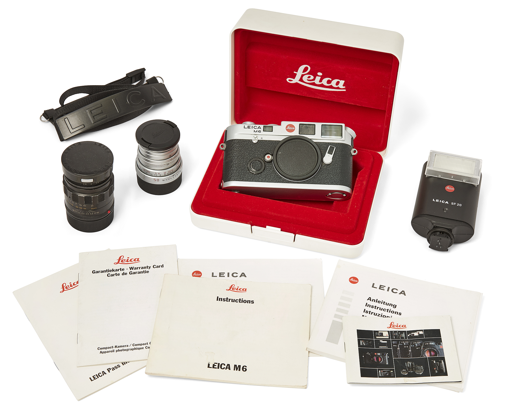 A Leica M6 35mm rangefinder camera, 1992, chrome, serial no. 1931932, held in original packaging,... - Image 5 of 5