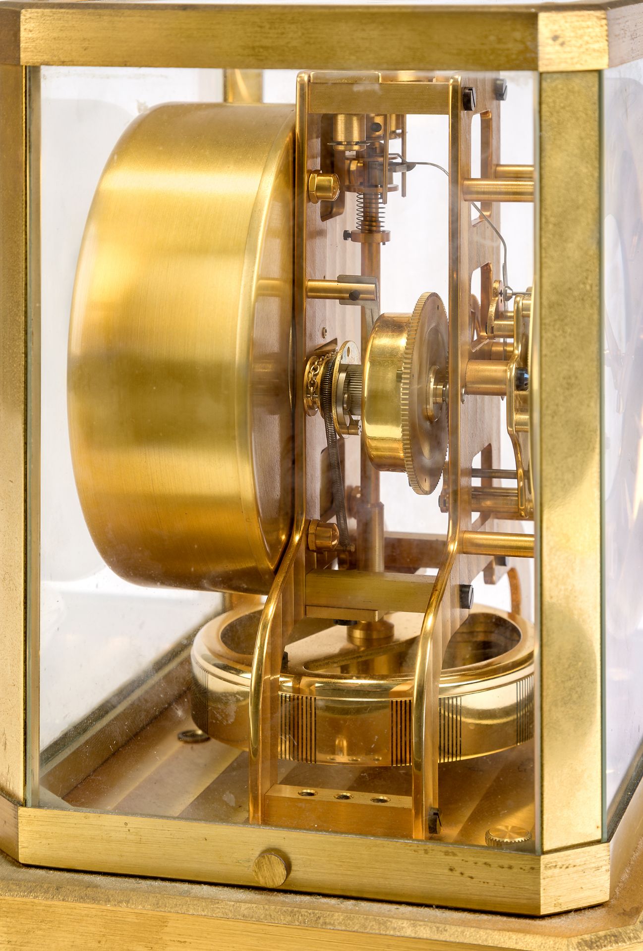 A Jaeger-LeCoultre Atmos clock, c.1950s, with brushed brass case, the circular chapter ring with ... - Image 3 of 3