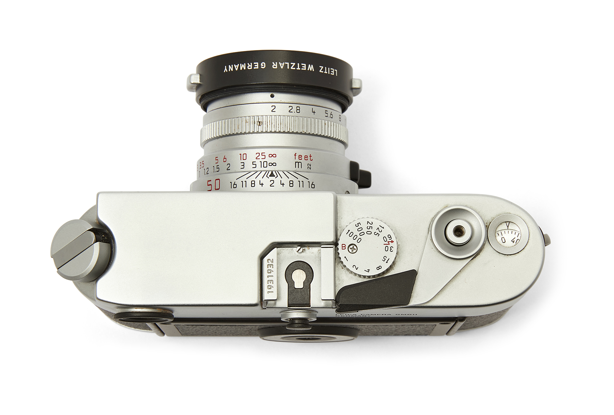 A Leica M6 35mm rangefinder camera, 1992, chrome, serial no. 1931932, held in original packaging,... - Image 4 of 5