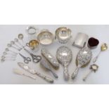 A group of silver and silver plate to include: a silver circular bowl, London, Crichton Brothers ...