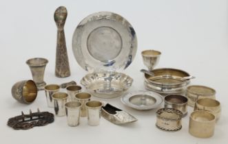 A group of silver and white metal oddments, comprising: an Edwardian silver dish, Sheffield, 1904...