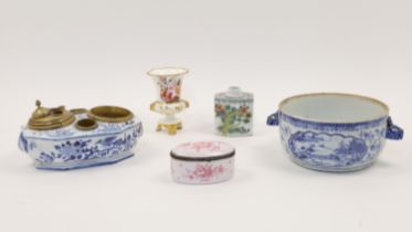 A group of mixed ceramics, to include: a Chinese export blue and white porcelain twin handled tur...