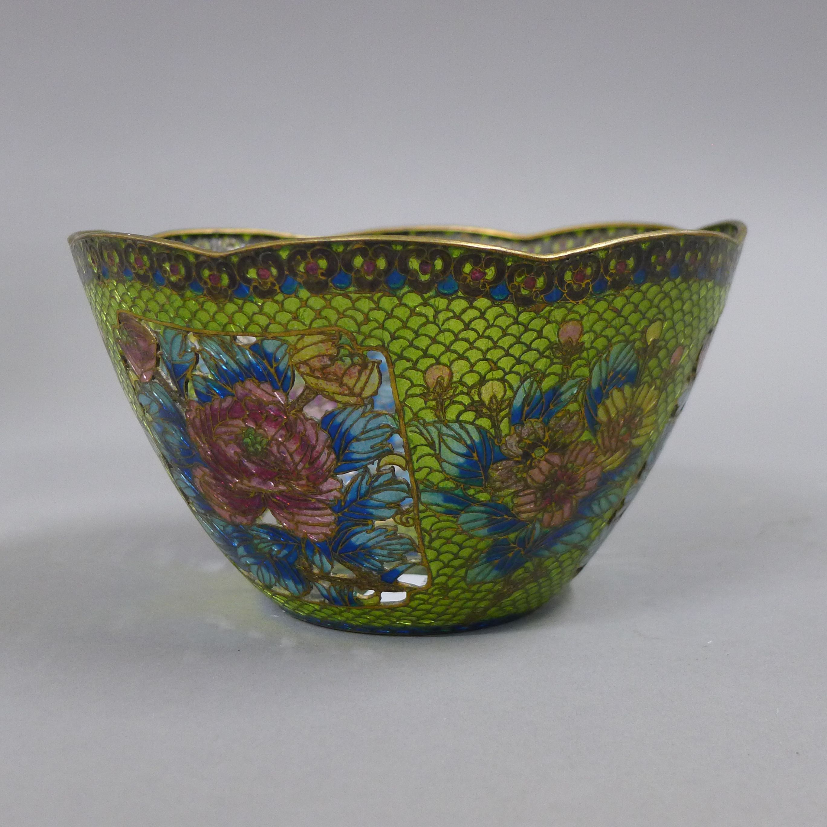 A plique-a-jour bowl. 8.75 cm high. - Image 2 of 5