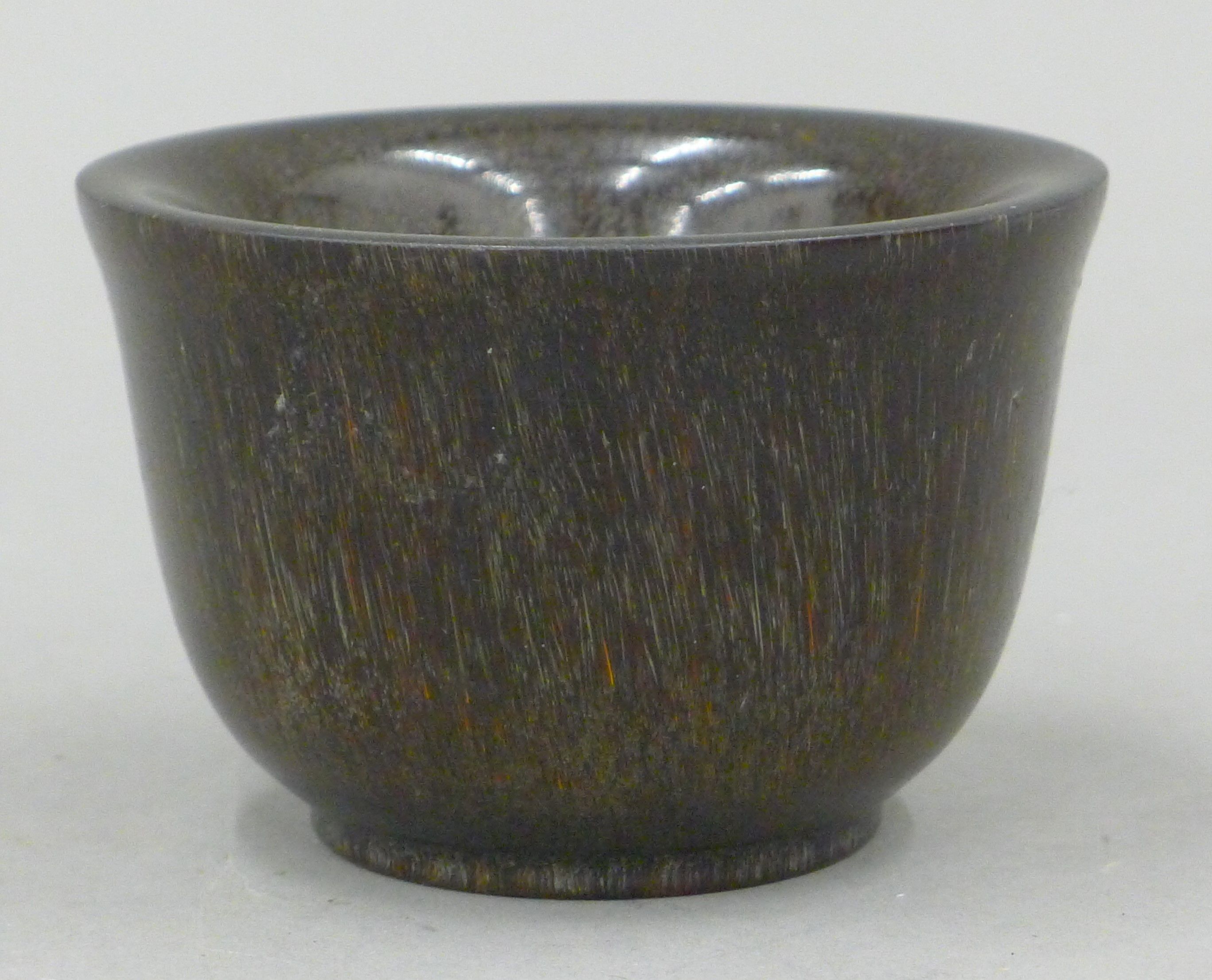 A libation cup. 9.25 cm diameter. - Image 2 of 5